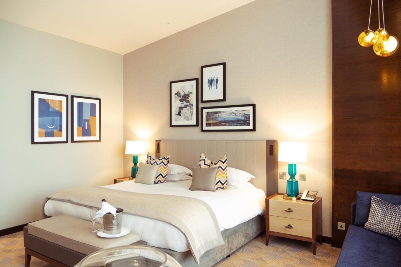 The Lowry Hotel Manchester Exterior foto A bedroom at the hotel