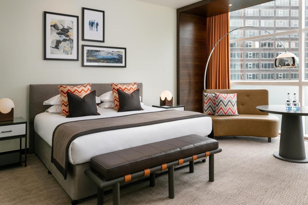 The Lowry Hotel Manchester Exterior foto A bedroom at the hotel