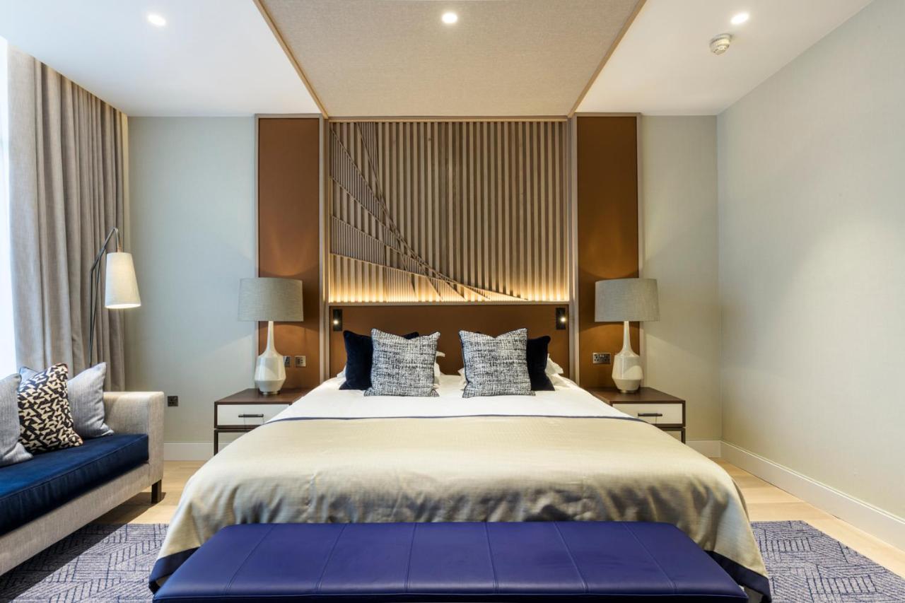 The Lowry Hotel Manchester Exterior foto A bedroom at The Ivy Collection